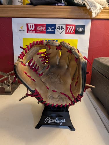 Infield RH Rawlings Gold Glove Baseball Glove 11.25" (Used)