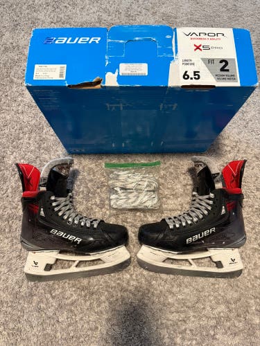Bauer Vapor X5 Pro Hockey Skates size 6.5 (Used)