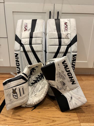 26" Vaughn Velocity V10 Regular Goalie Full Set (Used)