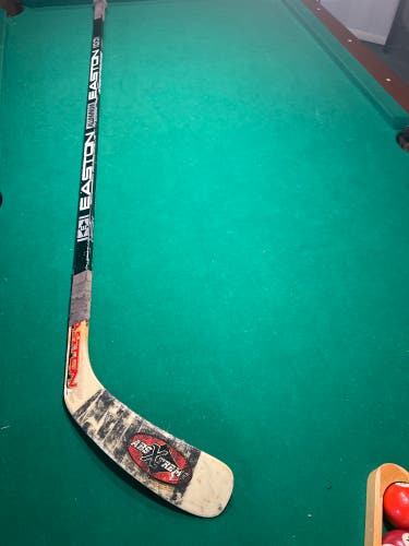 Senior Easton Right Handed Hockey Stick Less Than 30 Flex (Used)2 piece aluminum shaft w/Easton blad