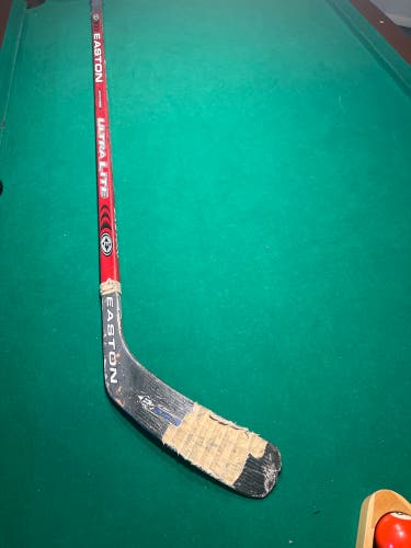 Senior Easton Ultra Lite Right Handed Hockey Stick 110 Flex (Used)composite 2 piece stick