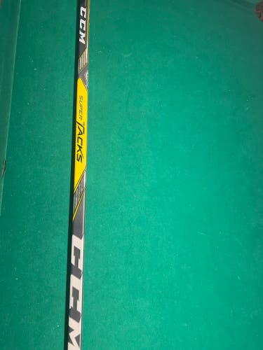 Senior CCM Super Tacks AS4 Right Handed Hockey Stick 40 Flex (Used)(damage to blade (see pics )