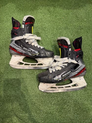 Junior Bauer Vapor 2X Pro Hockey Skates Regular Width Size 4 (Used)