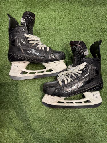 Intermediate Bauer Supreme Mach Hockey Skates 6 (Used)