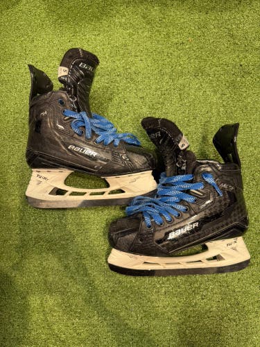 Intermediate Bauer Supreme Mach Hockey Skates Size 5 (Used)
