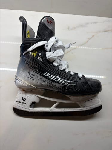 Black Bauer Vapor Hyperlite 2 Hockey Skates 6 (Used) with Fly-Ti blade upgrade
