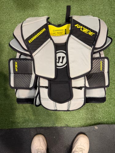 Intermediate Small / Medium Warrior Ritual X3E Goalie Chest Protector (New)