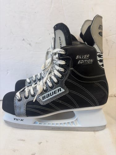 Black Bauer Supreme Hockey Skates Regular Width 10 (Used)