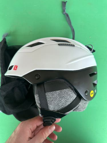 White Medium Salomon QST Helmet (Used)