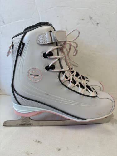 CCM Figure Skates B Adult 7 (Used)