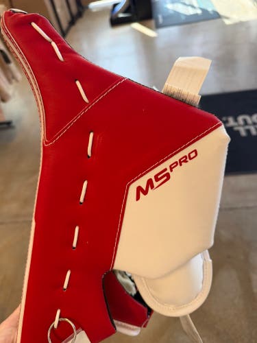 Bauer Supreme M5 Pro Blocker Regular (New)