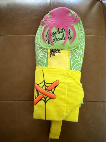 ARIA Venom Sliding Mitt (Standard size, 8+) - Absolutely Ridiculous