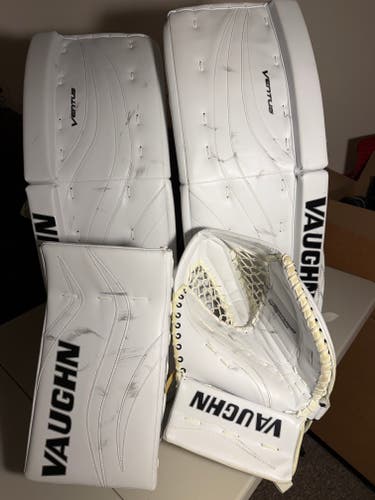 2015 34" Vaughn Ventus LT98 Pro Regular Goalie Full Set (Used)