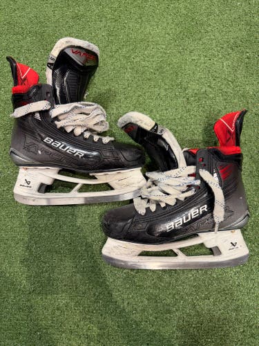 Intermediate Bauer Vapor X5 Pro Hockey Skates Size 5 (Used)