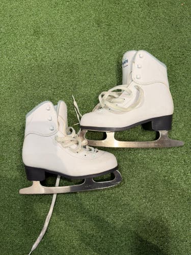 Jackson Ultima Soft Skate Figure Skates Adult 4 (Used)