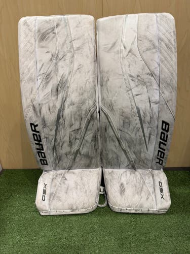 White Medium Senior Bauer GSX (2023 Model) Goalie Leg Pads (Used)