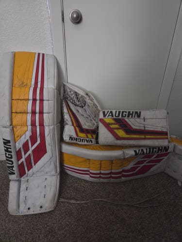 35"+1 Vaughn Regular Goalie Full Set Pro Stock (Used)