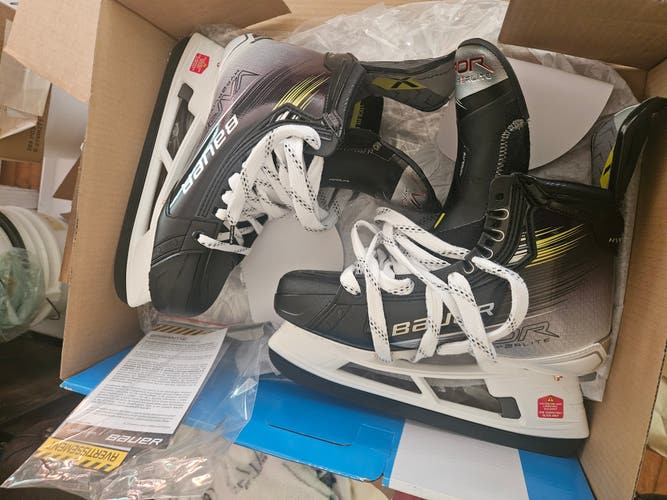 Bauer Vapor Hyperlite 2 Hockey Skates 9.5 (New)