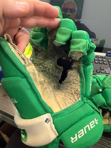 Bauer Vapor Team Pro Gloves 13" (Used)