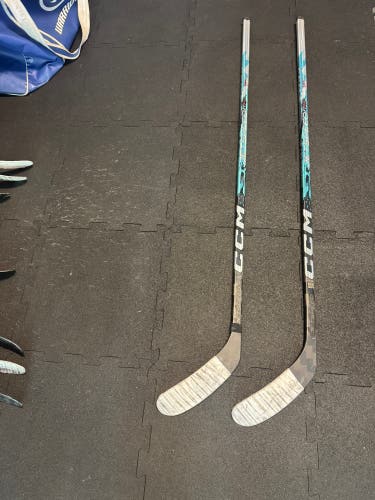 TWO PACK: Junior CCM JetSpeed FT9 Pro Left Hand Hockey Stick P28 50 Flex (Barely Used)