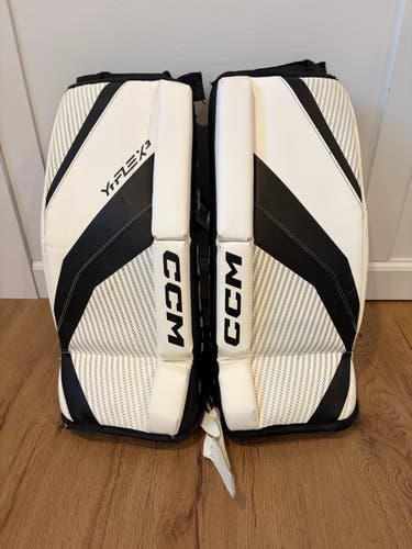 20" CCM YTFLEX 3 Goalie Leg Pads (Used)