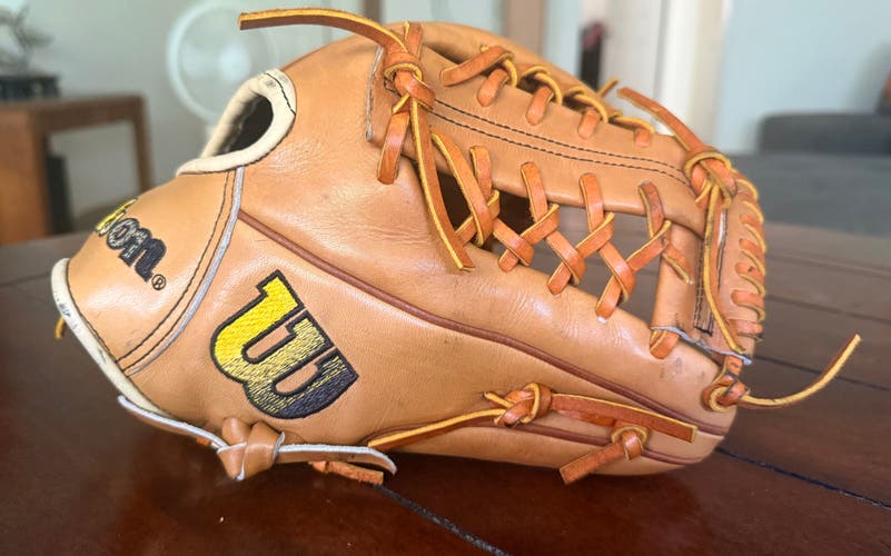 Infield RH Wilson A2000 Baseball Glove 11.5" (New)