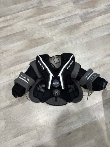 XL Vaughn Velocity V9 Goalie Chest Protector (Used)