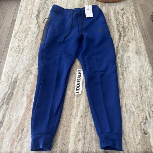 Nike Sportswear Tech Fleece Joggers Pants Deep Royal HV0959-455 Men’s Sz M
New With Tags