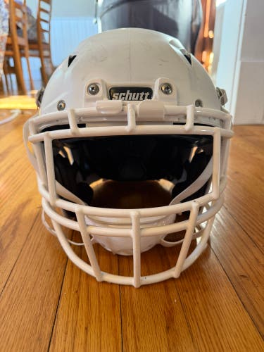 White Youth Large Schutt Vengeance Pro LTD II Helmet (Used)