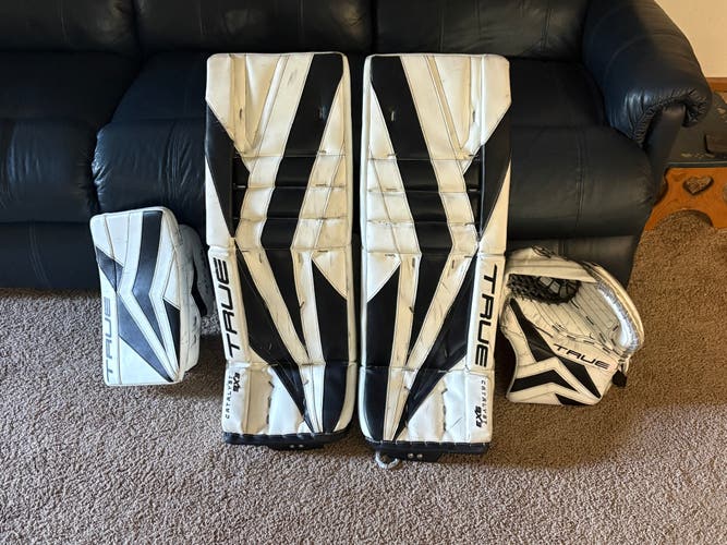 True Catalyst 9x3 Goalie Full Set (Used)