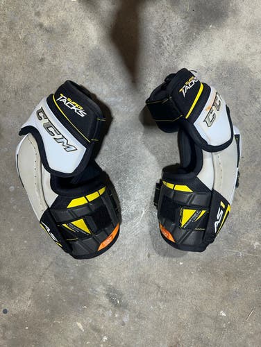 Senior Medium CCM Super Tacks AS1 Elbow Pads (Used)
