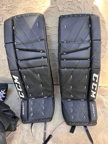 27" CCM EFlex 5 Goalie Leg Pads (Used)