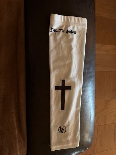 Dirty Mids Cross Arm Sleeve