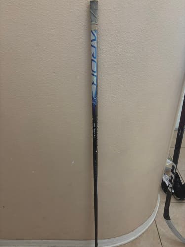 Intermediate Bauer Vapor Flylite Right Handed Hockey Stick P92 65 Flex (New)
