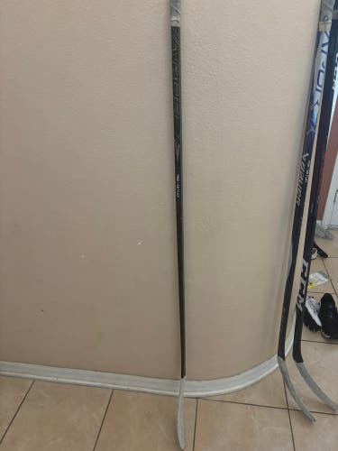 Intermediate Bauer Vapor Flylite Right Handed Hockey Stick P92 65 Flex (New)