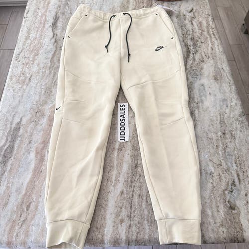 Nike Sportswear Tech Fleece Joggers Pants Light Khaki HV0959-234 Men’s Sz XL NWT
New With Tags
