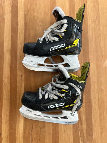 Bauer Supreme Matrix Hockey Skates Regular Width Size 3.5 (Used)