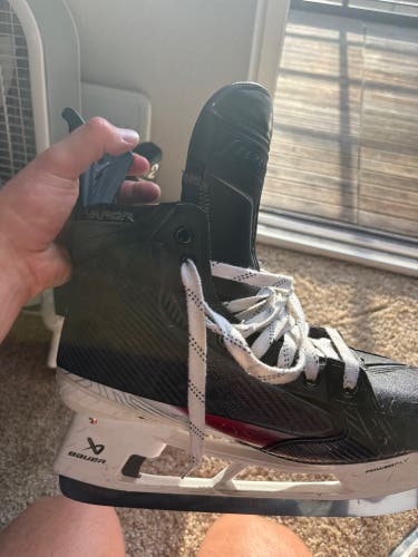 Red 2025 Bauer Vapor Flylite Hockey Skates Regular Width Pro Stock 9.5 (Used)