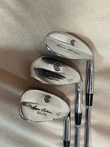 Men's Cleveland Tour Action Right Handed Iron Set Uniflex (Used)