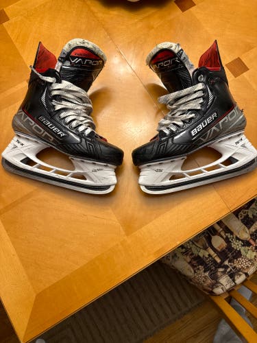 2023 Bauer Vapor Hockey Skates Regular Width 6 (Used)