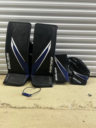 Size M 2023 Bauer Hyperlite 2 Regular Goalie Full Set Pro Custom (Lightly Used)