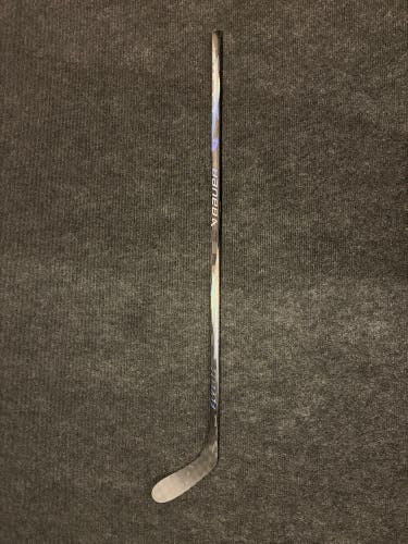 Intermediate Bauer Vapor Flylite Right Handed Hockey Stick P28 55 Flex Pro Stock (Used)