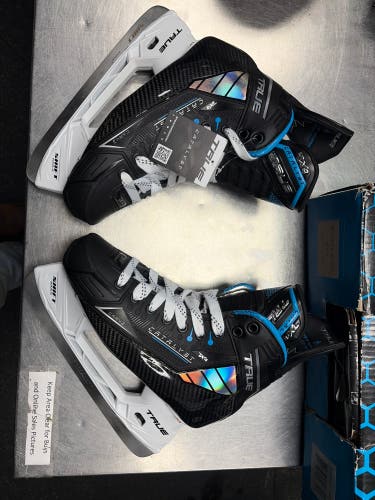 2024 True Catalyst 7x4 Hockey Skates Regular Width 7.5 (New)