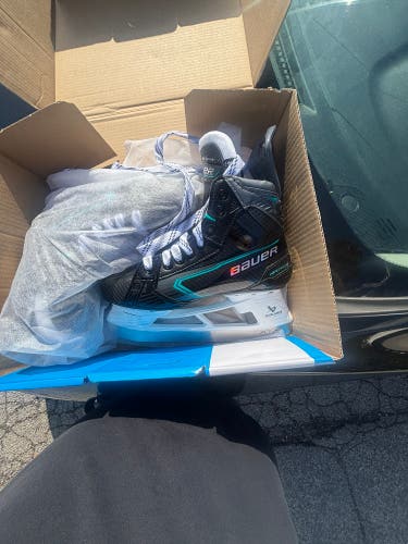 Bauer Supreme Matrix Hockey Skates Regular Width Size 5 (New)