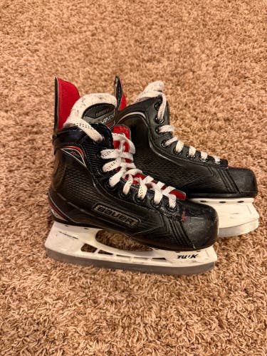 2017 Bauer Vapor X500 Hockey Skates Regular Width 13 (Used)