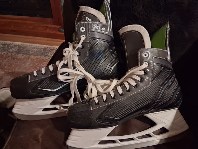 Bauer Size 10 XLS Hockey Skates Regular Width 10 (Used)