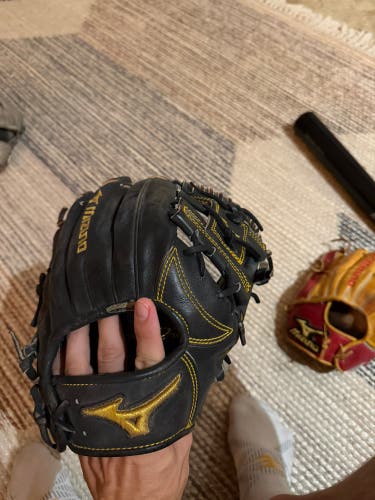 Mizuno RH Infield Baseball Glove 11.75" (Used)