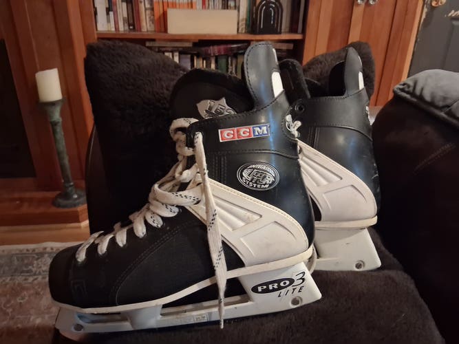 CCM Tacks 152 Senior Size 10 Hockey Skates Regular Width 10 (Used)