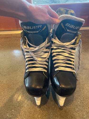 Black Bauer Supreme M3 Hockey Skates Regular Width 8 (Used)