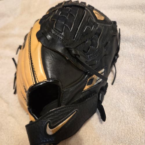 Nike RH Infield/Pitcher Diamond Elite Baseball Glove 11.5" Awesome Game ready Glove